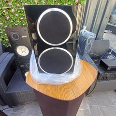 What Hi-Fi best Speakers award Wharfedale Diamond 220 black Zebra edition like new stunning