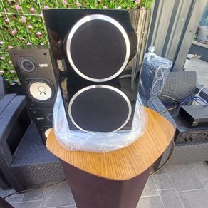 What Hi-Fi best Speakers award Wharfedale Diamond 220 black Zebra edition like new stunning