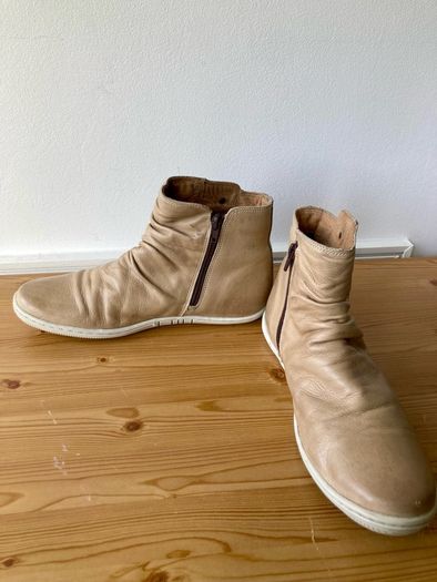 Perlatto flat ankle boots size 7