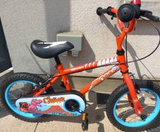 apollo claws Kids bike size 14 inch wheels