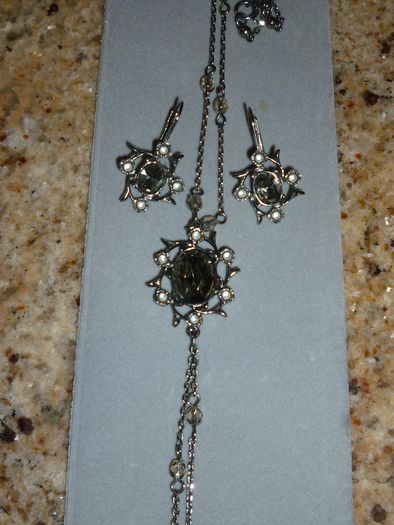 Necklace Pendant Earring Set.  Vintage chain & ear rings