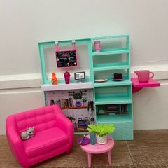 Barbies Dream Camper Van and Barbies Cafe