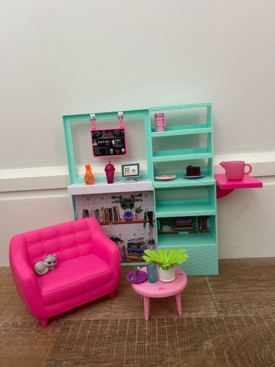 Barbies Dream Camper Van and Barbies Cafe