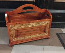 Magazine or vinyl record Holder
