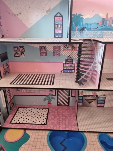 LOL House and accessories