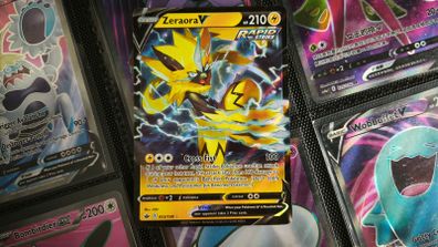 Zeraora V ! Ultra Rare ! from Chilling Reign Set ! 2021 ! Pokemon Card !