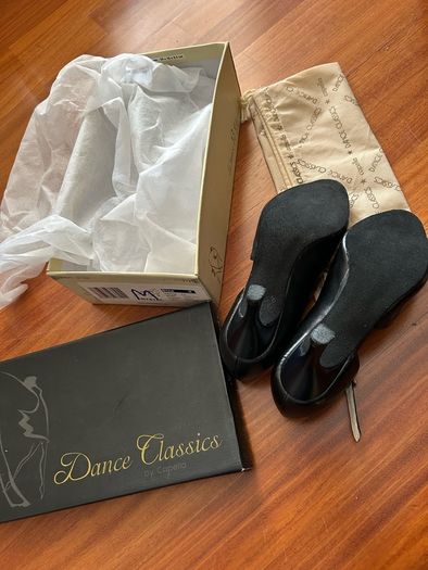 Dancing Shoes Latin/Salsa. Capella.