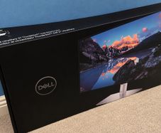 Dell UltraSharp 27inch U2724DE Thunderbolt Hub Monitor - BRAND NEW and SEALED