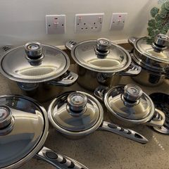 pots set with pan