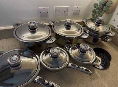 pots set with pan