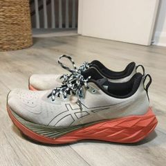 Asics novablast 4 size uk 9,5 ( eu 44,5)