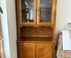 Traditional display cabinet