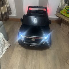Toyota Hilux 12V Electric Ride On Jeep Black