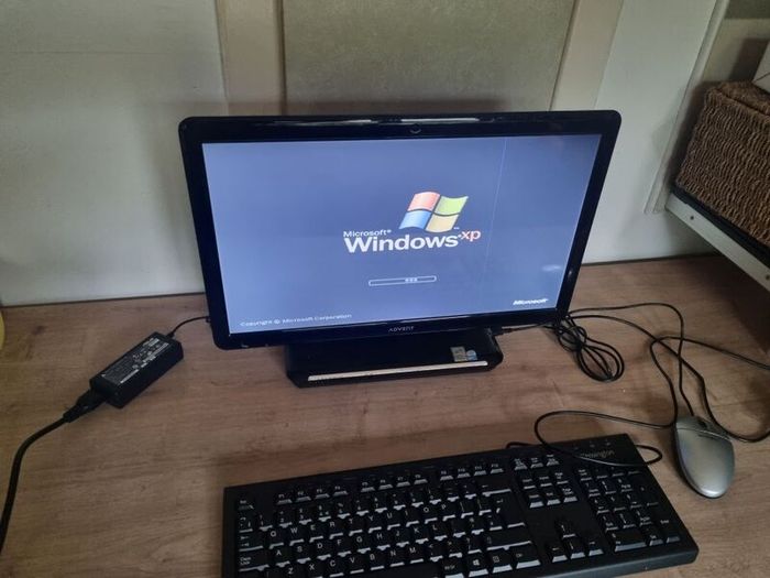 Advent AIO-1O0 all-in-one desktop computer Windows XP