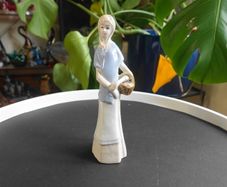 Spanish porcelain figurine  - Woman with a basket