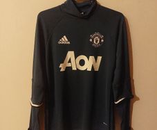 manchester united training jumper