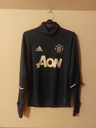 manchester united training jumper
