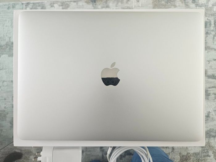 Apple Macbook Pro  2017 Excellent Condition. Intel i5-6267U 2.9GHz 8GB RAM