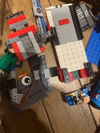 Large box of Varies sets Lego & figures