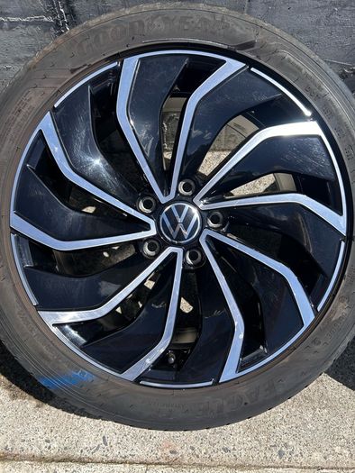 Genuine Volkswagen R-Line Ventura  17" Alloy Wheels - Good Year Tyres