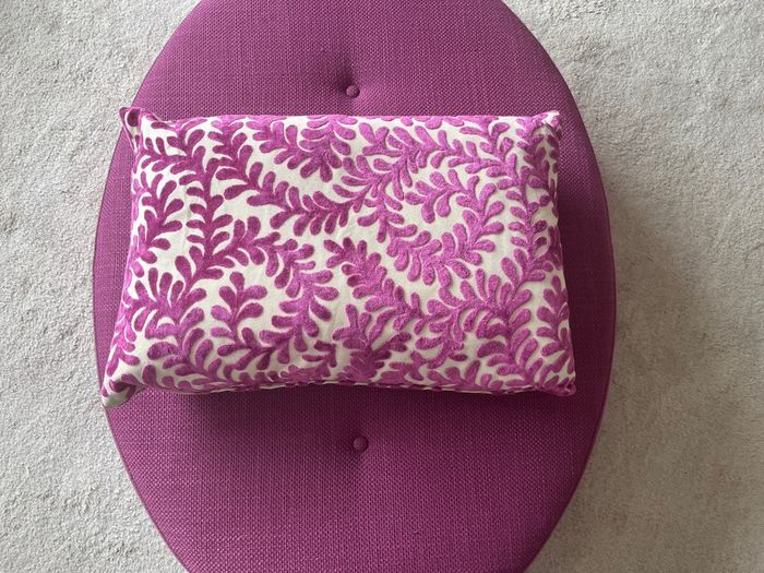 4 Laura Ashley Berry cushions & matching shade EUC