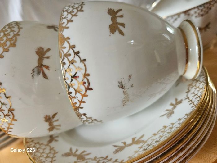 Fine bone China teaset Royal Tara gold white gilded 21 piece set