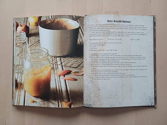The Walking Dead Official Cookbook Titan Books Hardback 2017