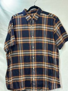 short-sleeve button-down casual shirt