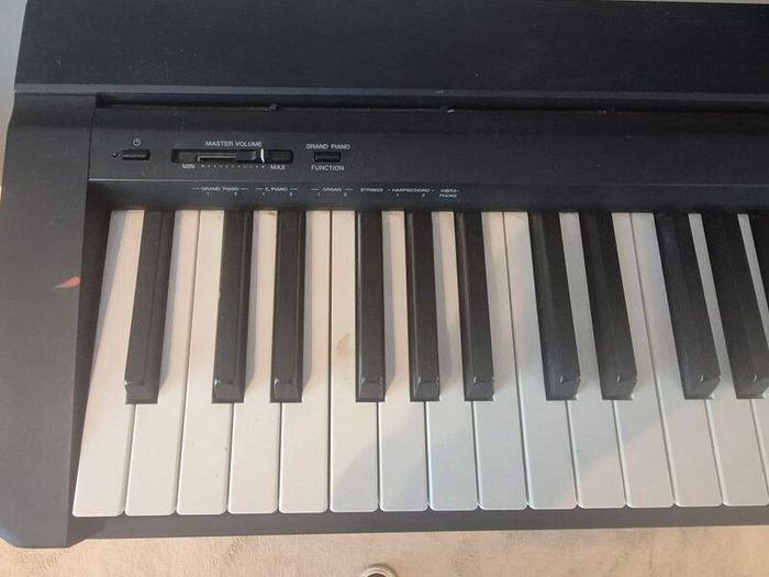 Yamaha P-35 Weighted Keyboard and Stand