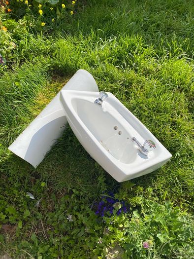 sink with pedestal