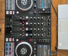 Numark NVII DJ Controller