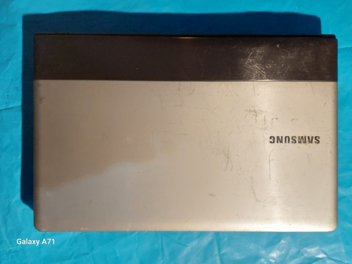 Samsung Notebook Model NP300E5A, Intel Core i5-2430M CPU, 2.4GHz, 4 GB Ram, 600GB HDD, Windows 10, Microsoft Edge, Chrome and VLC