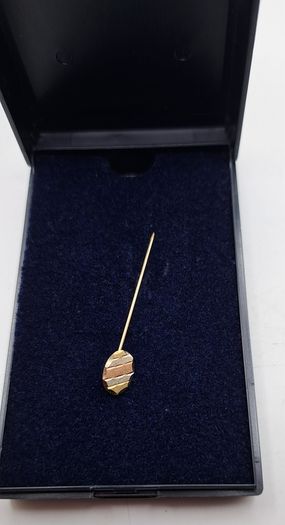 Stick pin gold