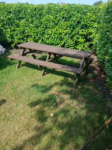 picnic bench