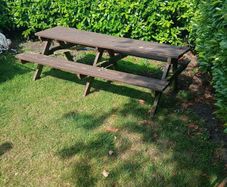 picnic bench