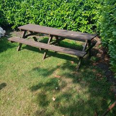 picnic bench