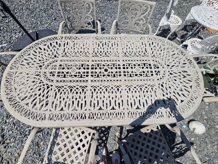outdoor dining table