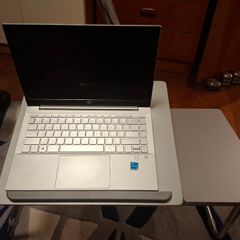Adjustable laptop tray