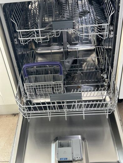Dish washer