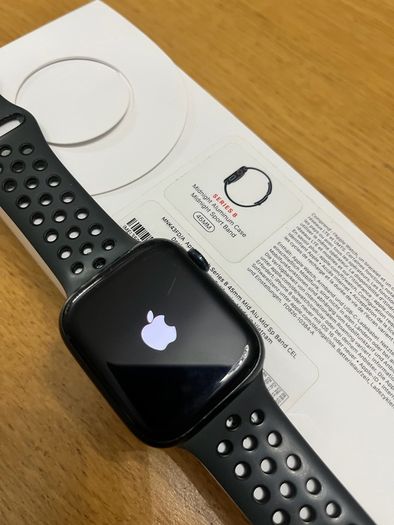 Apple Watch 8 GPS + Cellular
