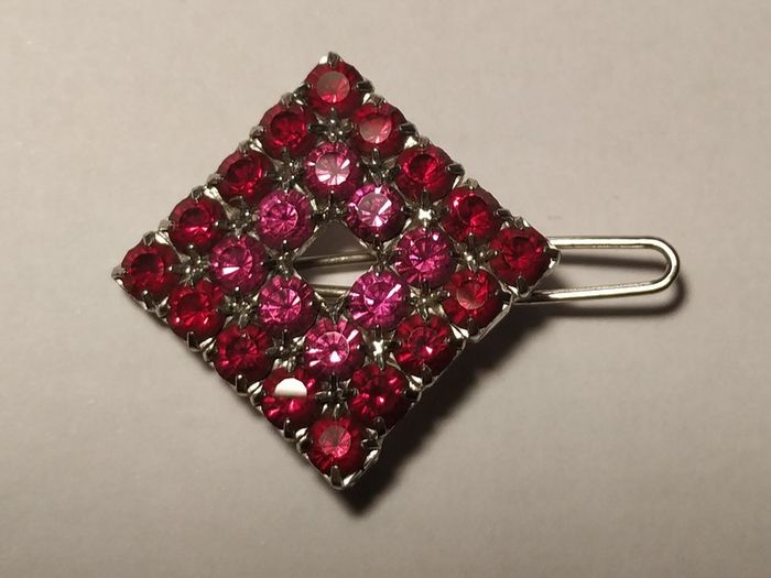 Beautiful Tarina Tarantino Crystal Hair Clip