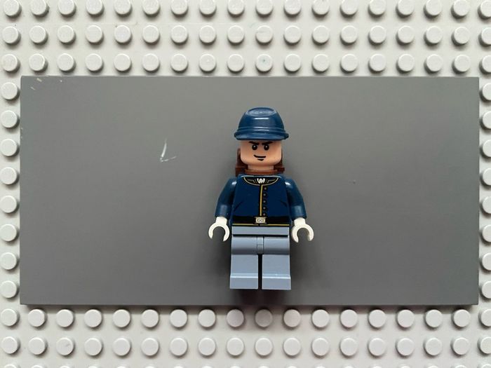 lego Lone Ranger tlr019 Cavalry Soldier minifigure - Backpack, Black Eyebrows, Crooked Smile