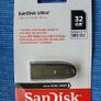 32GB USB Flash Drive Image 2