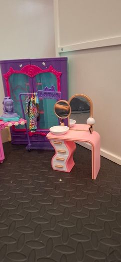 Barbie vanity table