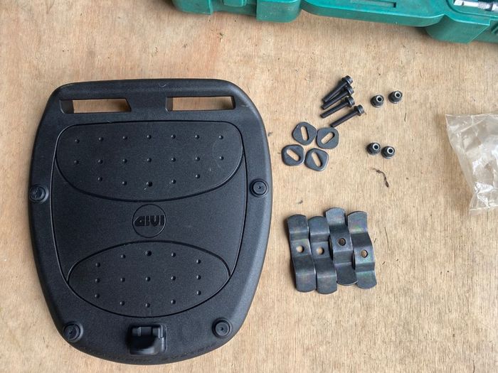 Universal Givi Monolock Plate with hardware NEW