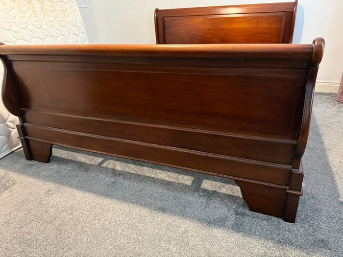 Bedroom furniture set