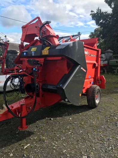 Straw blower
