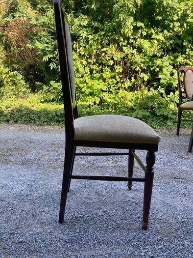 Extendible Dining Table and Chairs