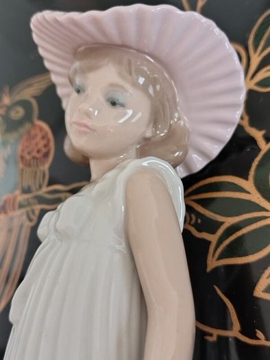 Vintage (1990) NAO By Lladro "April Showers" #1126. Damaged.