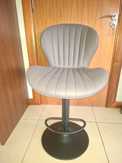 Breakfast/bar stools
